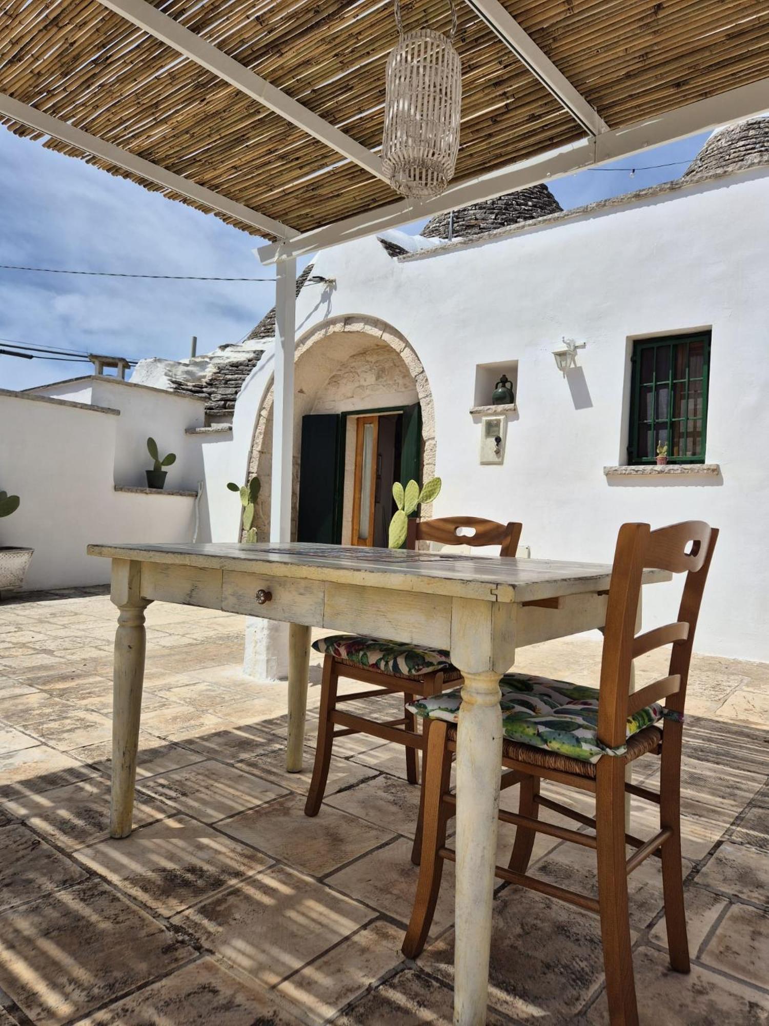 Trulli And Pool - I Cactus Villa Martina Franca Exterior photo